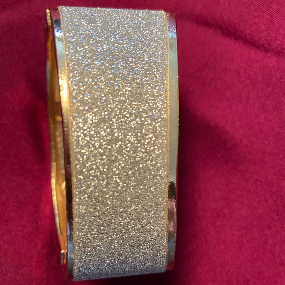 💥💥❤️3 cuff bracelets for only $25💥❤️💥. 2 in gold tone, 1 in silver tone! - Picture 2 of 10